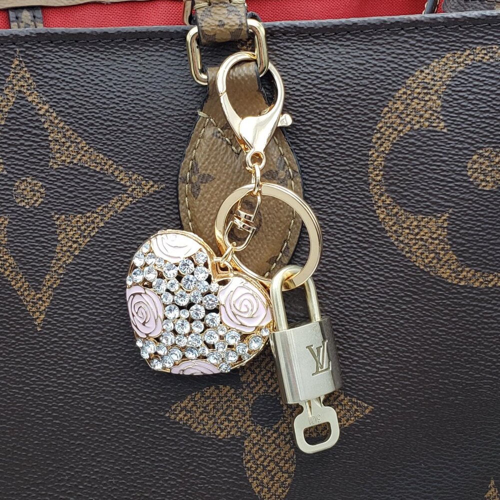 LV Gold Padlock & Key 🔒 Authentic Louis Vuitton Bag Unbranded Heart Charm - Picture 2 of 8